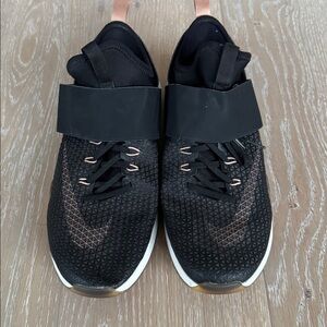 Nike Zoom Trainer Sneaker in Black and Pink